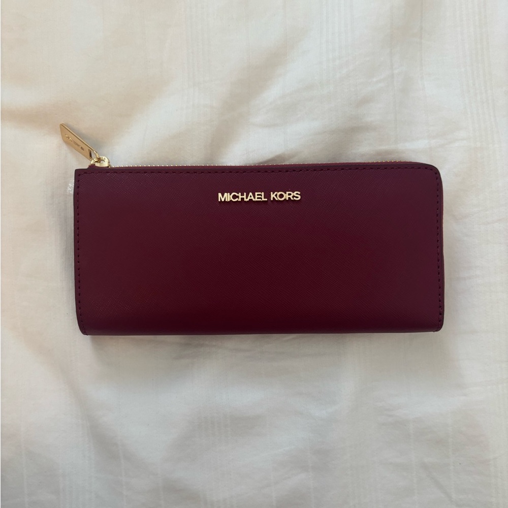Michael Kors Jet Set Travel Large Saffiano Leather Quarter-Zip Wallet